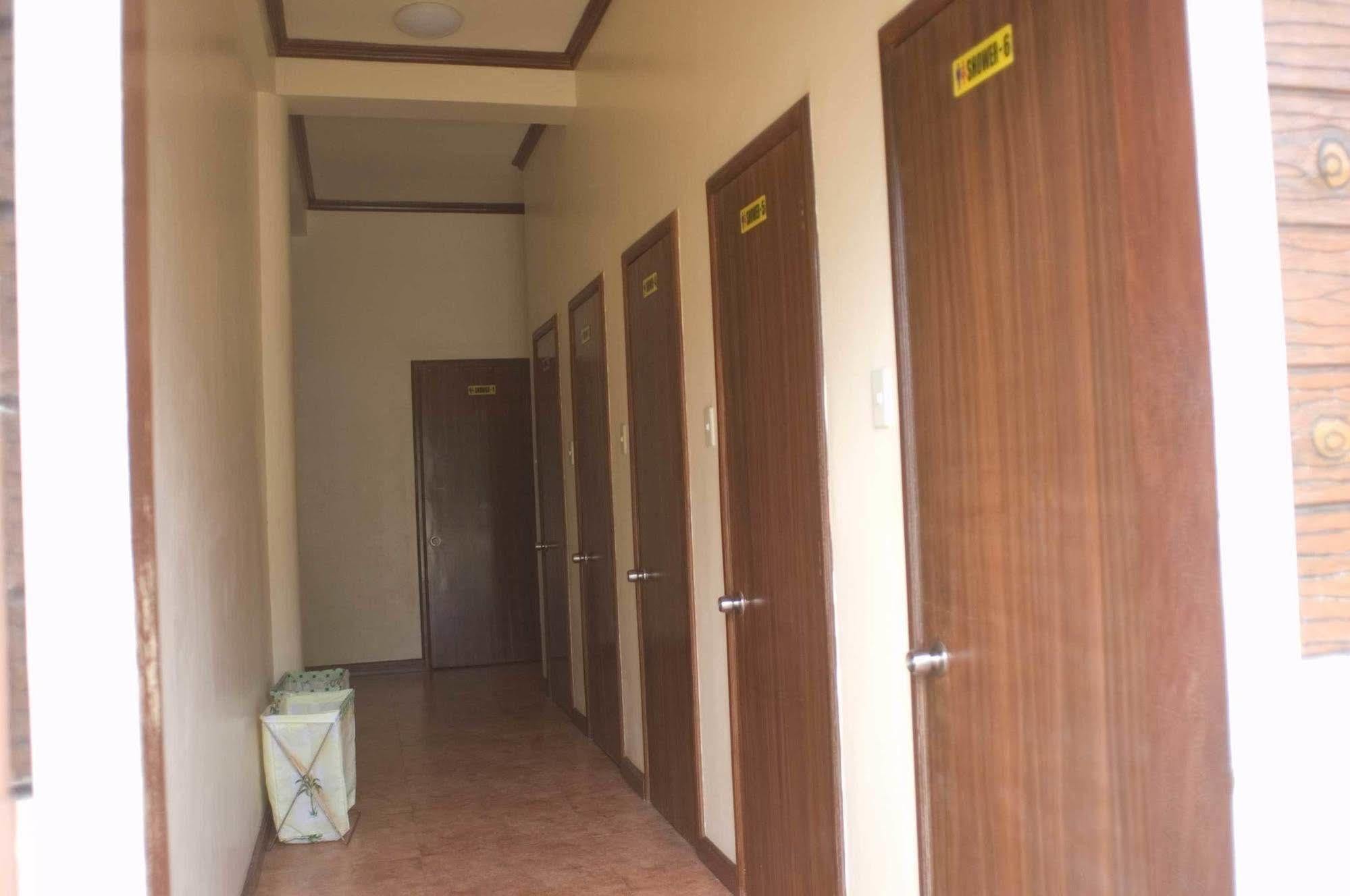 Punta House Hotel Lapu-Lapu City Exterior photo